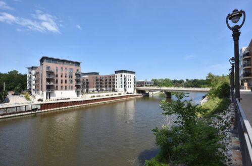 1915 Water St, Milwaukee WI  53202-1577 exterior