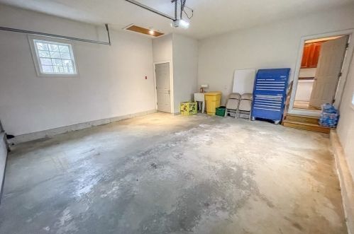 2 Camelot Dr, Worcester MA 01602-1318 exterior