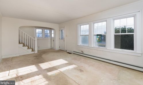 74 Edinburg Rd, Trenton, NJ 08619-1764