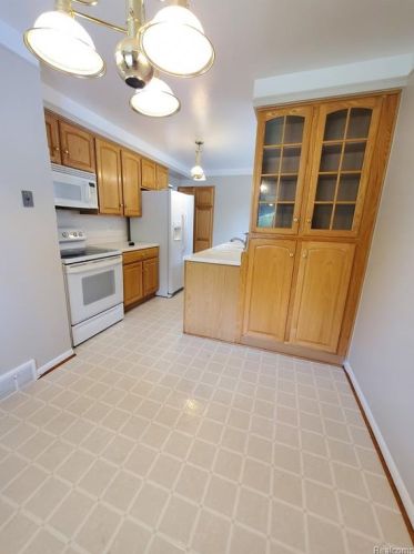 4485 Polk St, Dearborn Heights MI  48125-2937 exterior