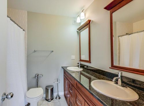 1550 Lake Shore Dr, Chicago IL 60610-1675 exterior