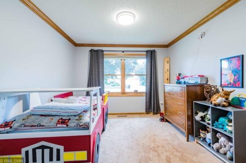 2224 Ariel St, Saint Paul MN 55109-2852 exterior