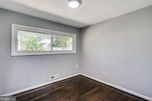 917 Northwest Dr, Silver Spring MD  20901-1435 exterior