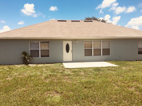 1044 Ingrassina Ave, Fort Pierce, FL 34953-7209