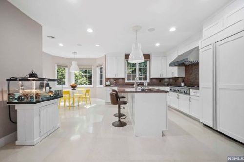 3 Pne Ter, Demarest NJ 07627-1214 exterior