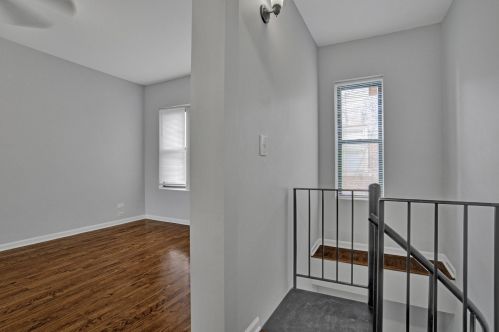 6211 Woodlawn Ave, Chicago IL  60637-3658 exterior