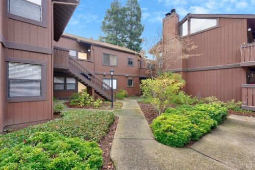 837 Camelback Pl, Concord CA 94523-1230 exterior