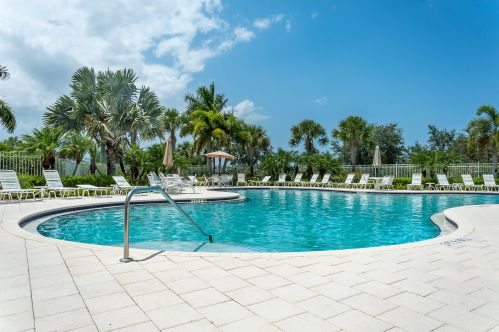 10760 Hartwick Dr, Fort Pierce FL 34987-1923 exterior