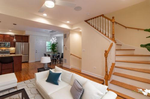 901 61 St, Chicago IL 60637-2605 exterior