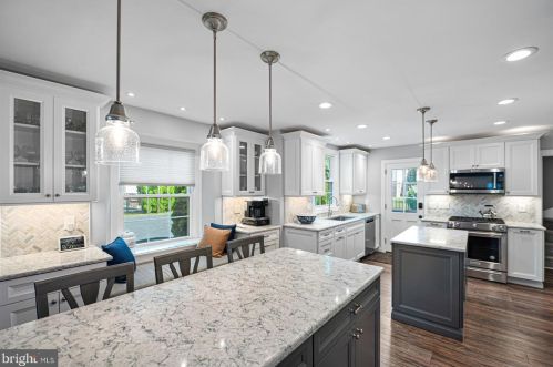 5 Lexington Ave, Pittsburgh PA 15215-3218 exterior