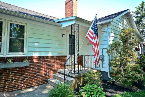 1214 Walnut St, Hanover PA 17331-1529 exterior