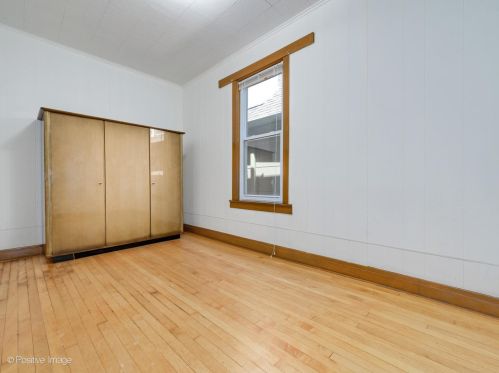 2008 Addison St, Chicago IL 60618-6102 exterior