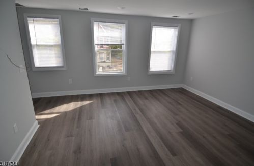 59 6 St, Paterson NJ 07508-2121 exterior