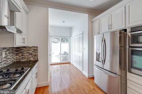 1435 Dickinson St, Philadelphia PA  19146-4841 exterior