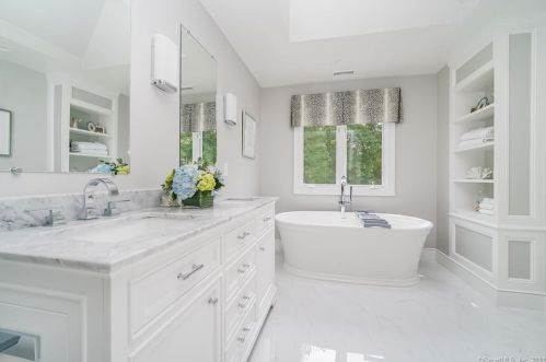 11 Hunting Rdg Ln, Wilton CT 06897-2516 exterior