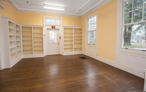 351 Main St, Ridgefield CT 06877-3810 exterior