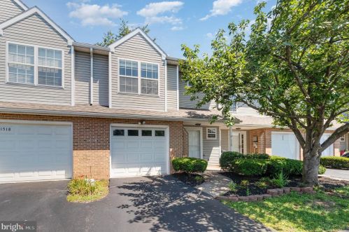 1520 Macintosh Way, Hummelstown PA  17036-8727 exterior