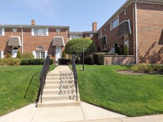 4244 Touhy Ave, Chicago IL  60712-1932 exterior