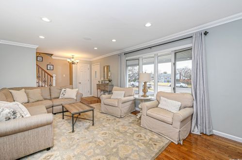 21 Byron Rd, Commack NY 11725-1328 exterior