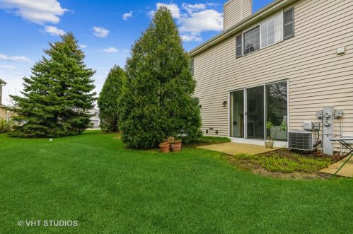 4396 Brownstone Way, Waukegan IL 60085-8631 exterior