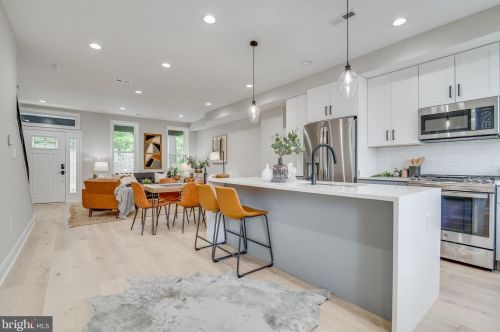 31 V St, Washington DC  20001-1012 exterior