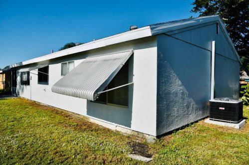 2037 Hideaway Cir, Fort Pierce FL 34952-4801 exterior