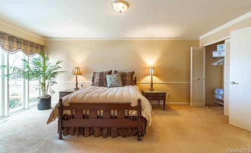 1249 Oakwood Ct, Rochester MI 48307-2539 exterior