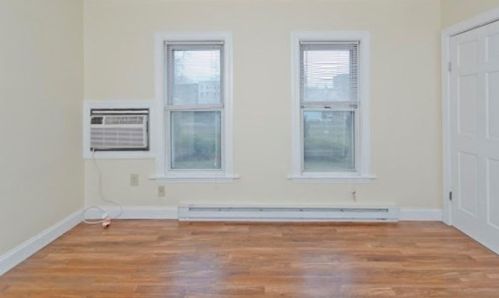 42 Bemis St, Chicopee MA 01013-2354 exterior