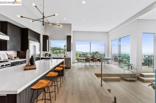 1550 Grand View Dr, Berkeley CA 94705-1637 exterior