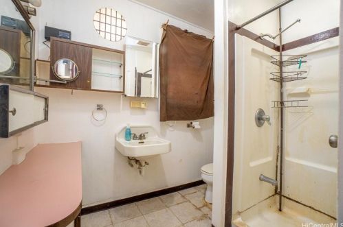 2011 Lime St, Honolulu HI 96826-5904 exterior