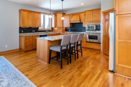 2967 Hilltop Dr, Chaska, MN 55318-3224