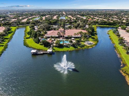 7303 Lahana Cir, Boynton Beach FL 33437-7174 exterior