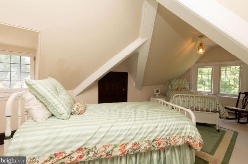 455 Chestnut Hill Ave, Philadelphia PA 19118-2712 exterior