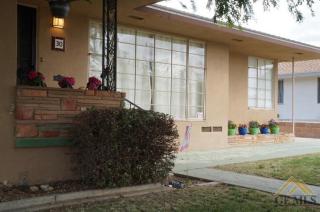 30 Loma Linda Dr, Bakersfield, CA 93305-2924