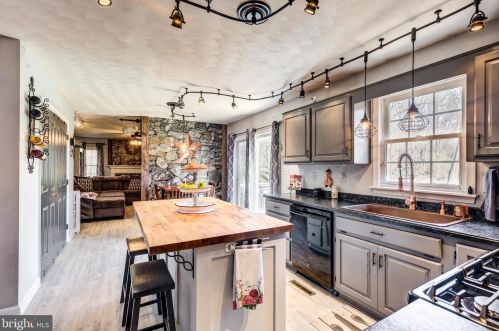 100 Columbus Ave, Littlestown PA 17340-1569 exterior