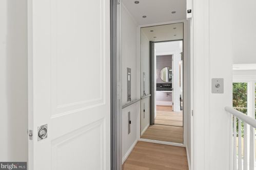 4526 Hawthorne St, Washington DC 20016-3570 exterior