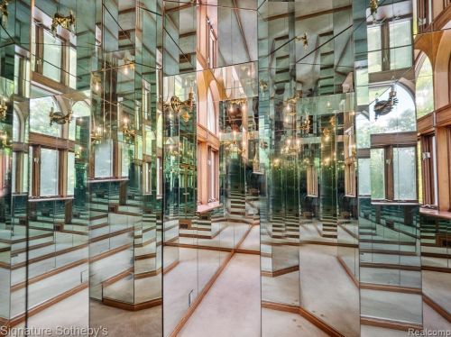 2009 Victoria Hl, Rochester MI exterior