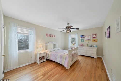 4 Seward Pl, Chester NJ 07930-2609 exterior