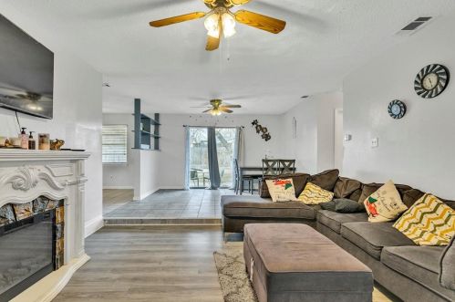 4013 Rainier St, Irving TX 75062-7208 exterior