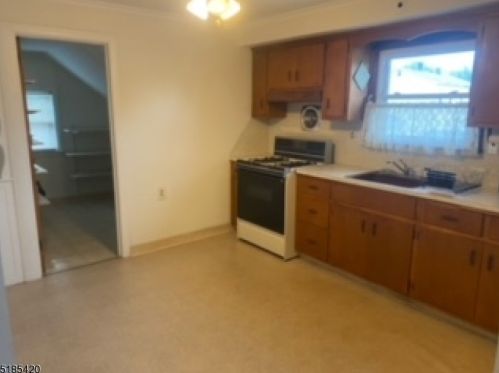 34 Irving Pl, West Paterson NJ  07424-2811 exterior