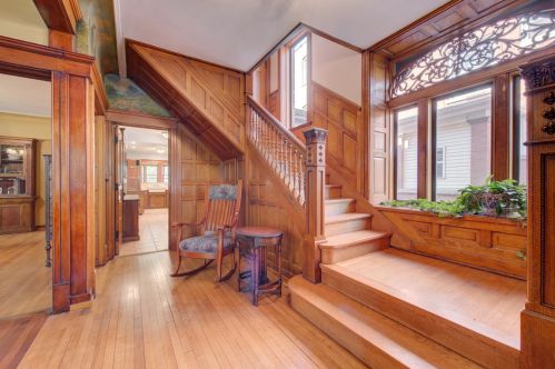 937 Lakeside Pl, Chicago, IL 60640-5114