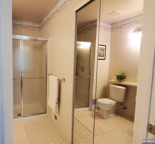 563 Holly Ct, Mahwah NJ 07430-3436 exterior