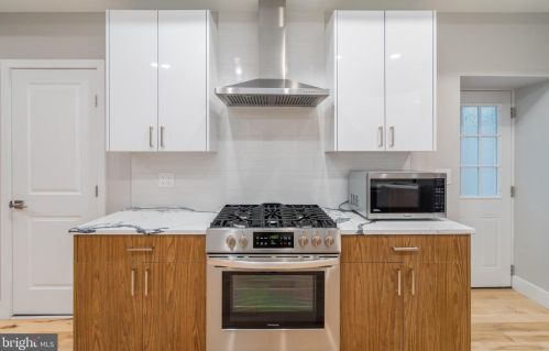 1605 18th St, Philadelphia PA  19145-1402 exterior