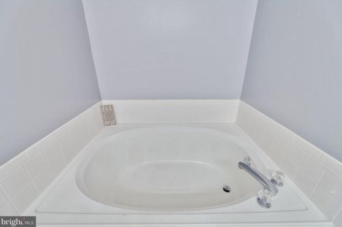 6611 Netties Ln, Alexandria VA  22315-6088 exterior