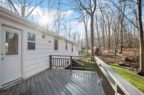 67 Shawnee Trl, Wharton NJ  07885-2925 exterior