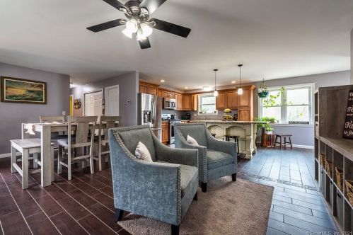 334 Maple Ave, Uncasville CT 06382-2018 exterior