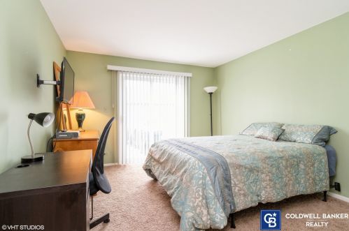 1928 Appaloosa Dr, Naperville IL 60565-6714 exterior