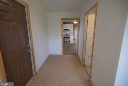 220 Hauser Ave, Trenton NJ 08620-1702 exterior