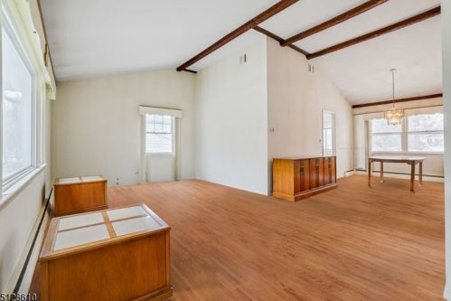 86 Laurel Dr, Springfield, NJ 07081-2434