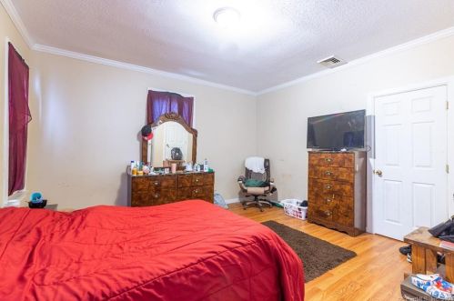 34 Lincoln St, New Britain CT 06052-1638 exterior